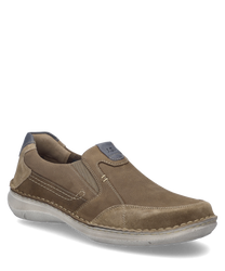 El zapato tipo slipper en combinación de arena está hecho de un material suave de color arena y cuenta con costuras en contraste. La goma elástica asegura un ajuste cómodo y facilita el poner y quitar.