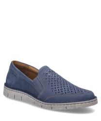 The slipper in the color 'shark' is made of high-quality leather and features a practical elastic band. Notable are the decorative perforations on the upper side which give the shoe a fashionable and airy design.