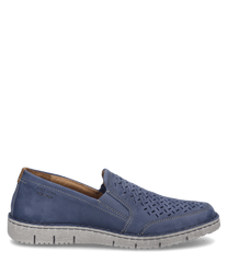 The slipper in the color 'shark' is made of high-quality leather and features a practical elastic band. Notable are the decorative perforations on the upper side which give the shoe a fashionable and airy design.
