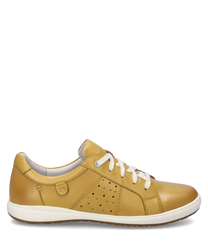 La zapatilla de color mango está hecha de cuero liso y cuenta con un cordón blanco. Destacan las perforaciones laterales que le dan al zapato un diseño deportivo.
