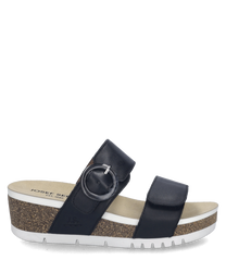 La sandale noire est fabriquée en matériau de haute qualité avec une fermeture velcro réglable et un talon compensé à la mode. La chaussure possède une boucle en métal accrocheuse et une semelle intérieure confortable et claire.