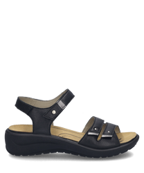 La sandale noire est fabriquée en cuir de haute qualité avec une fermeture velcro confortable. Elle présente un design simple avec des clous décoratifs sur la sangle.