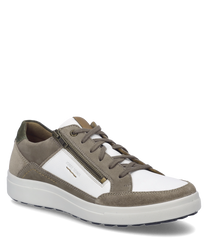 Esta zapatilla en blanco y topo está hecha de material de alta calidad con cordones y una cremallera lateral. La combinación de cuero liso y ante le da un aspecto moderno y versátil.