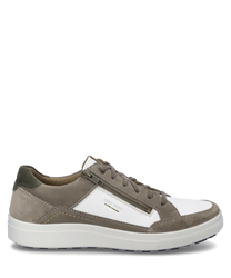 Esta zapatilla en blanco y topo está hecha de material de alta calidad con cordones y una cremallera lateral. La combinación de cuero liso y ante le da un aspecto moderno y versátil.