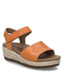 La sandale de couleur papaye est fabriquée en cuir lisse avec une fermeture velcro confortable. La semelle tressée marron clair lui donne un look estival.
