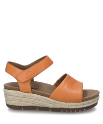 La sandale de couleur papaye est fabriquée en cuir lisse avec une fermeture velcro confortable. La semelle tressée marron clair lui donne un look estival.