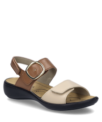 De sandalen in crème-koffie zijn gemaakt van zacht leer en hebben een praktische klittenbandsluiting. Het elegante ontwerp wordt aangevuld met een gouden gesp en een comfortabele gevoerde zool.