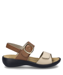 De sandalen in crème-koffie zijn gemaakt van zacht leer en hebben een praktische klittenbandsluiting. Het elegante ontwerp wordt aangevuld met een gouden gesp en een comfortabele gevoerde zool.