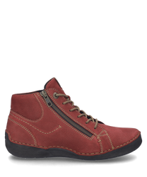 Die rote Stiefelette aus Leder verfügt über eine Schnürung und einen seitlichen Reißverschluss. Sie hat eine robuste schwarze Sohle und kontrastierende helle Nähte die das Design betonen.