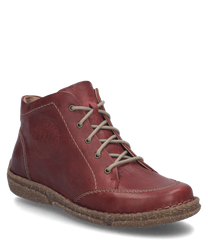 La bota está hecha de cuero rojo con costura visible y un cierre de cremallera lateral. Tiene cordones gris claro y una suela marrón estructurada para un aspecto elegante y cómodo.