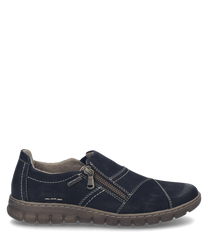 Une chaussure basse de couleur Océan avec une fermeture éclair sur le côté. La chaussure est fabriquée dans un matériau doux avec des coutures visibles et a une semelle robuste.