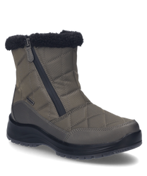 Der Stiefel in Bronze besticht durch sein gestepptes Muster und einen praktischen Reißverschluss an der Seite. Der Schuh besteht aus einem robusten Material und hat einen kuscheligen Besatz am oberen Rand.