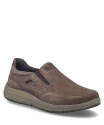 The brown slipper is made of smooth high-quality material and features a practical elastic band closure. The sole is slightly elevated and textured giving the shoe a modern look and added comfort.