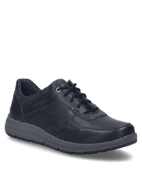 La zapatilla negra está hecha de cuero liso con una suela de goma sólida. Cuenta con un cordón clásico y un logotipo discreto en el costado.
