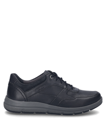 La zapatilla negra está hecha de cuero liso con una suela de goma sólida. Cuenta con un cordón clásico y un logotipo discreto en el costado.