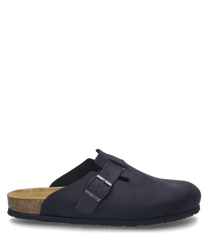 Un zueco negro con una cómoda suela de corcho y una gran hebilla como cierre. El zapato está hecho de un material mate y resistente que proporciona un aspecto casual.