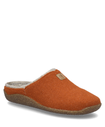 Una pantofola arancione senza chiusura realizzata in morbido materiale in feltro con una fodera interna beige. La suola marrone e strutturata offre ulteriore supporto e comfort.