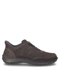 The half shoe in the color espresso is made of high-quality leather with visible light gray stitching. It features lacing and a comfortable lightly padded sole.