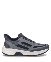De sneaker in zwart-grijs heeft een vetersluiting en is gemaakt van een ademend materiaalmix. Bijzondere kenmerken zijn het moderne ontwerp en de robuuste zool die optimaal draagcomfort biedt.