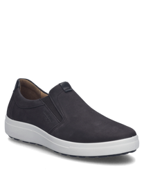 La sneaker est fabriquée en matériau lisse gris foncé et dispose d'une fermeture à élastique texturée blanche. La semelle est également blanche et offre un look moderne et contrasté.