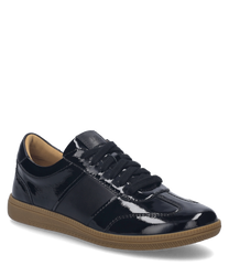 Sneaker neri in materiale lucido con lacci ideali per un'apparenza elegante e comoda. La scarpa ha una suola robusta beige che offre ulteriore comfort.