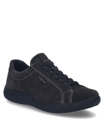 La sneaker de couleur titane se distingue par son design élégant et son système de laçage. La tige est en cuir velours de haute qualité ce qui donne à la chaussure un aspect raffiné.