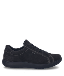 La sneaker de couleur titane se distingue par son design élégant et son système de laçage. La tige est en cuir velours de haute qualité ce qui donne à la chaussure un aspect raffiné.