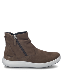 La bota en color Brasil está hecha de cuero marrón liso y cuenta con una cremallera lateral. El zapato tiene una suela clara y contrastante y una costura decorativa discreta en el talón.