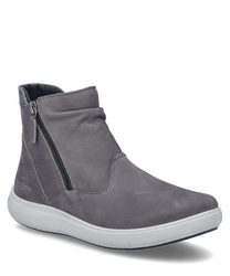 Botín gris de cuero liso con cremallera lateral y discreto logotipo. El zapato tiene una suela plana blanca que aporta un aspecto moderno.