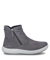 Botín gris de cuero liso con cremallera lateral y discreto logotipo. El zapato tiene una suela plana blanca que aporta un aspecto moderno.