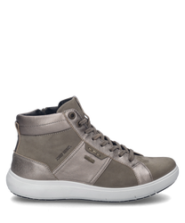 La zapatilla en color topo está hecha de una mezcla de materiales y cuenta con un sistema de cordones. Las características especiales son los insertos en contraste y la suela cómoda y clara.