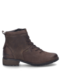 La bota de cuero marrón tiene un cordón distintivo y un tacón plano. Se destaca por su robusta confección y costuras decorativas sutiles ideal para un look casual y a la vez elegante.