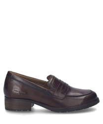 Il mocassino nel colore Castagne colpisce per la sua pelle liscia e una pratica chiusura con elastico. La scarpa presenta una discreta decorazione con cuciture e un tacco a blocco stabile ideale per un'apparizione elegante.