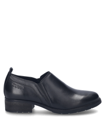 Der schwarze Slipper besteht aus glattem Leder und hat einen eleganten minimalistischen Look. Besonderheiten sind der bequeme Gummizug und die dezente Logo-Prägung an der Seite.