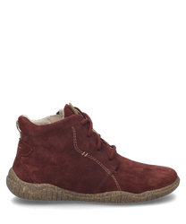 Die bordeauxfarbene Stiefelette besteht aus Wildleder und hat eine hellbraune strukturierte Sohle. Sie verfügt über eine Schnürung und dezente Ziernähte die dem Design eine elegante Note verleihen.