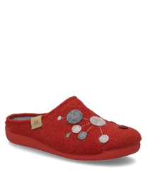 Een rode pantoffel van vilt zonder sluiting versierd met een patroon van grijze en witte cirkels op de bovenkant. De schoen heeft een platte rode zool en een klein logo-label aan de zijkant.