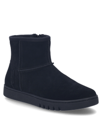 La bota negra está hecha de material suave y tiene una práctica cremallera en el costado. El zapato tiene una superficie lisa y una suela robusta para un agarre óptimo.