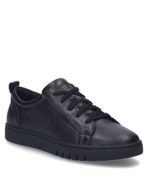 Sneaker w kolorze czarnym wykonany jest z gładkiej skóry i ma klasyczne sznurowanie. Prosty design dopełnia solidna czarna podeszwa.
