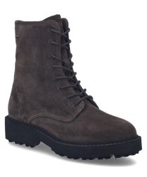 Dunkelbraune Stiefel aus weichem Wildleder mit robuster Schnürung. Die dicke profilierte Sohle bietet Stabilität und Komfort für unterschiedliche Untergründe.