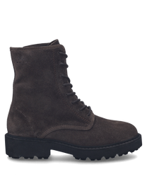 Dunkelbraune Stiefel aus weichem Wildleder mit robuster Schnürung. Die dicke profilierte Sohle bietet Stabilität und Komfort für unterschiedliche Untergründe.