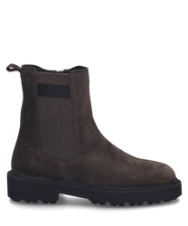 Der Stiefel in der Farbe Moro besteht aus einem weichen hochwertigen Material mit einem seitlichen Reißverschluss. Er zeichnet sich durch seine robuste Sohle und die dezente Nahtverzierung aus.