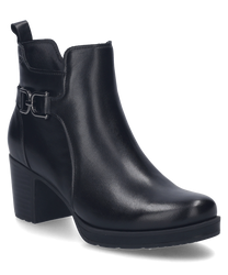 The black ankle boot is made of glossy leather and features a practical zipper on the side. The shoe is characterized by a chunky heel and an elegant buckle as a decorative detail.