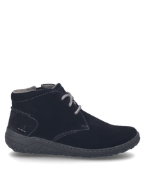 El zapato negro de media altura de suave ante cuenta con un cordón gris claro y una suela de goma robusta. Las características especiales son las costuras en contraste y el discreto logo en el lateral.