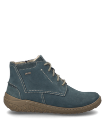 This azure blue shoe is made of high-quality leather and features a sturdy lacing. The brown profiled sole provides additional grip while the light decorative stitching adds a fashionable touch to the shoe.
