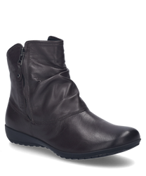 Il tronchetto di colore Moro è realizzato in pelle liscia e presenta una cerniera laterale. Ha una forma semplice ed elegante con una leggera arricciatura sul gambale.