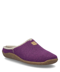Le chausson en combinaison fuchsia est fabriqué à partir d'un matériau doux et feutré avec une doublure intérieure beige. La chaussure n'a pas de fermeture et possède une semelle brune légèrement structurée pour un maintien supplémentaire.