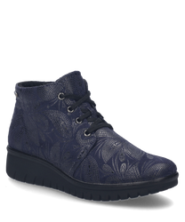 La chaussure semi-ouverte bleu foncé est dotée de lacets et est fabriquée dans un matériau floral doux. Le design est élégant et offre un confort de port optimal grâce à sa semelle stable.