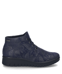 La chaussure semi-ouverte bleu foncé est dotée de lacets et est fabriquée dans un matériau floral doux. Le design est élégant et offre un confort de port optimal grâce à sa semelle stable.