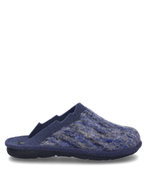 Der Hausschuh ist in einer blau-multi Farbkombination gestaltet und besteht aus einem weichen filzartigen Material. Der Schuh hat keinen Verschluss und bietet eine komfortable leicht zugängliche Passform.