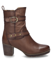 Damenstiefel in Cognac mit Reißverschluss und Schnalle gefertigt aus glattem Leder. Der Stiefel hat einen mittelhohen Absatz und dekorative Nieten an der Seite.